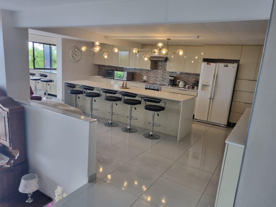 5 Bedroom Property for Sale in Meerhof North West